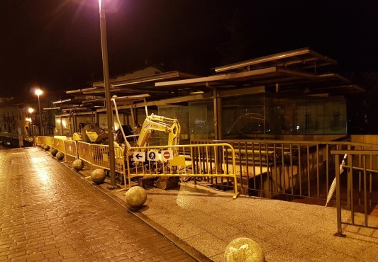 Obras de reparación de filtraciones de agua en la plaza Valerio