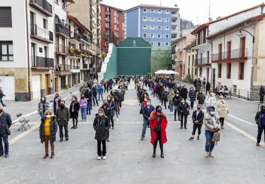 Personas concentradas con distancia