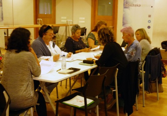 Poesia tailerraren saioa eta partaideak