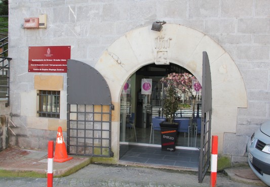 Puerta de acceso a Torreta Etxea, Área de Desarollo Local de Ermua