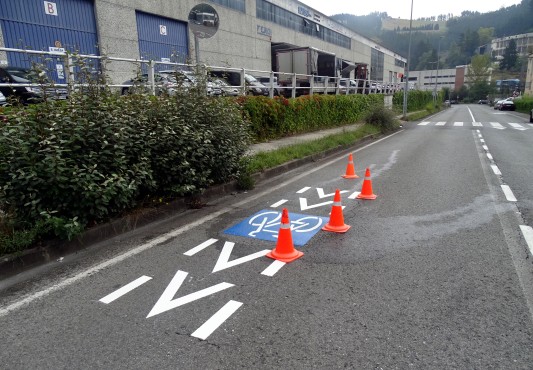 Una de las marcas en el sentido de Ermua a Mallabia