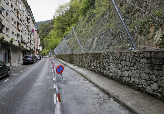 Una fila libre de aparcamiento