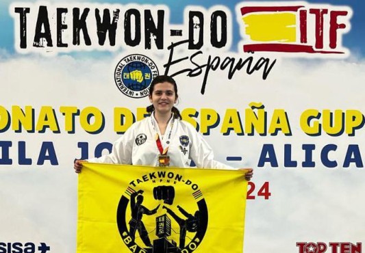 La taekwondista ermuarra Yael Martinez en el primer escalón del podium