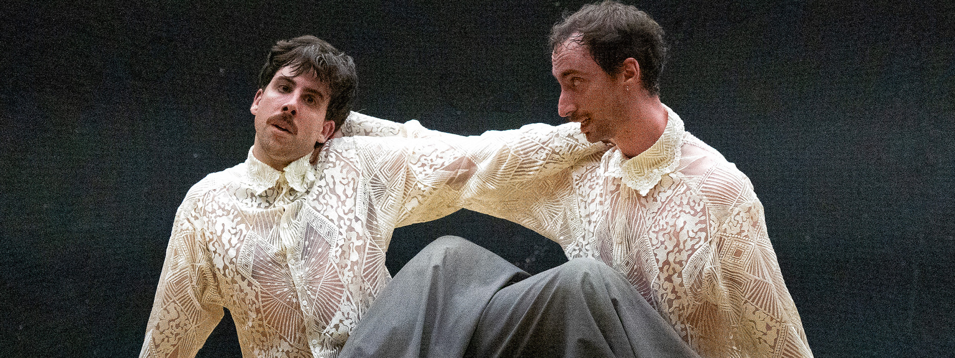 "Los perros" dantza ikuskizuna Ermua Antzokian | El espectáculo de danza "Los perros" en Ermua Antzokia