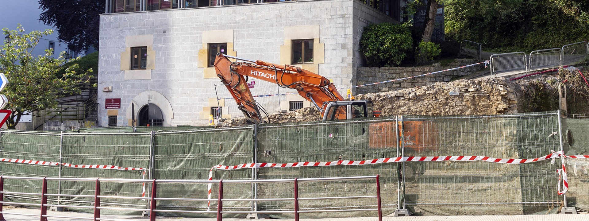 2023ko ekainean Larrosineko etxea bota eta geratu den orubea