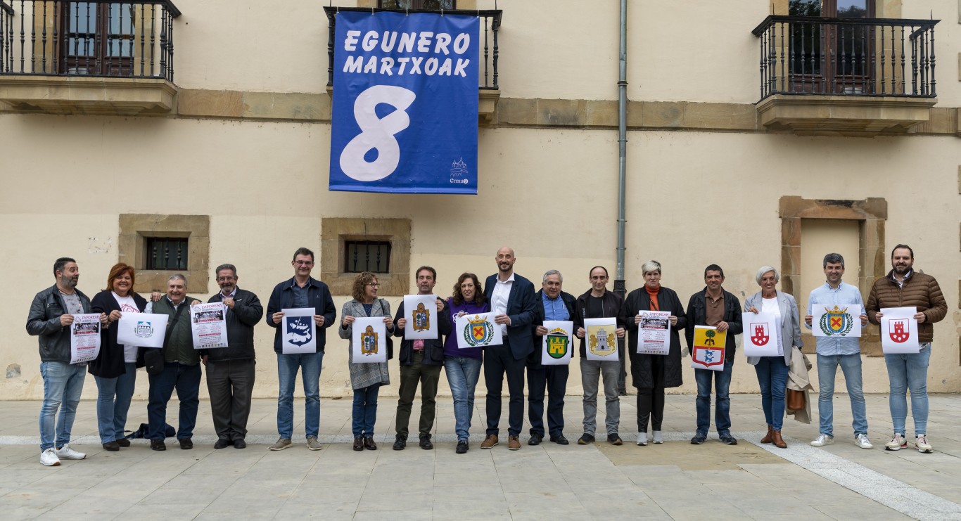 Foto de grupo tras el acto de presentación 