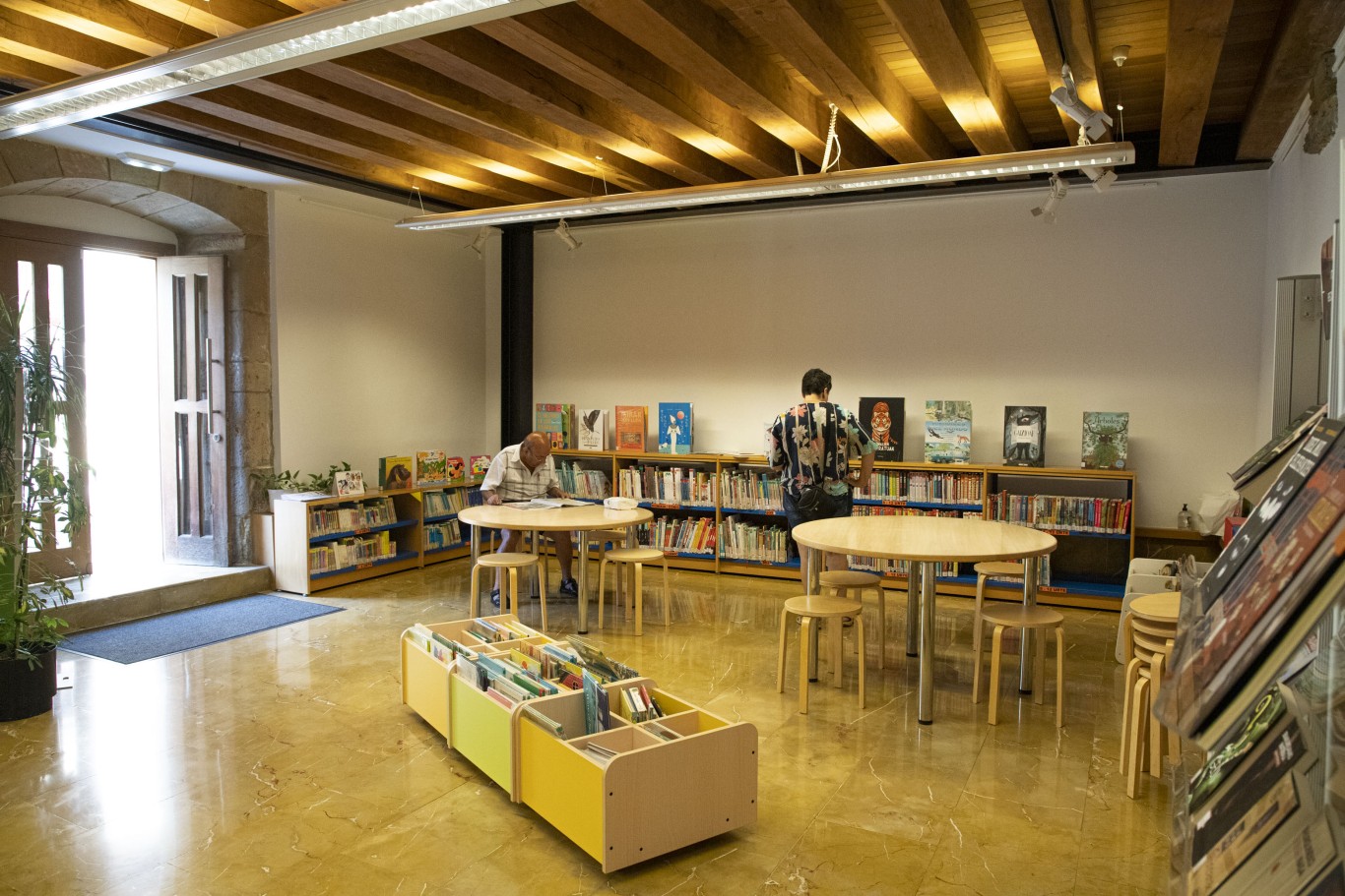 La biblioteca se traslada de forma temporal a Lobiano
