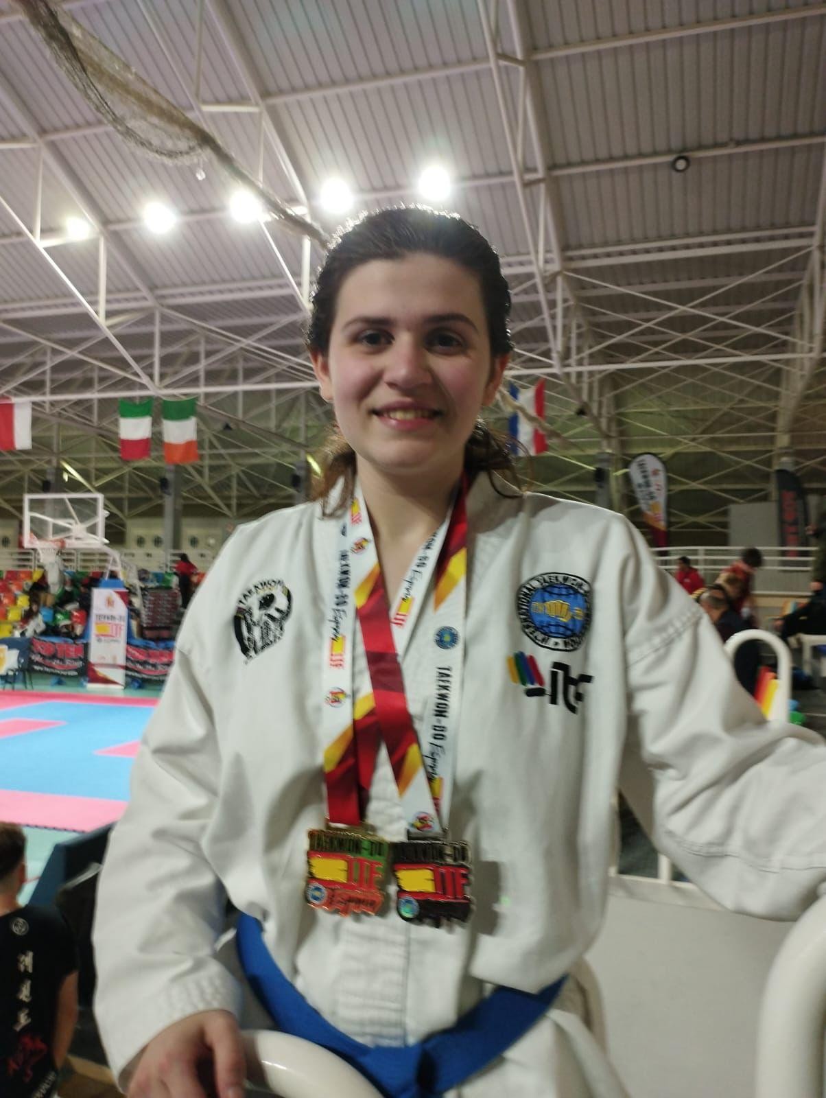 Yael Martinez con la medalla de oro y de plata del Campeonato de España