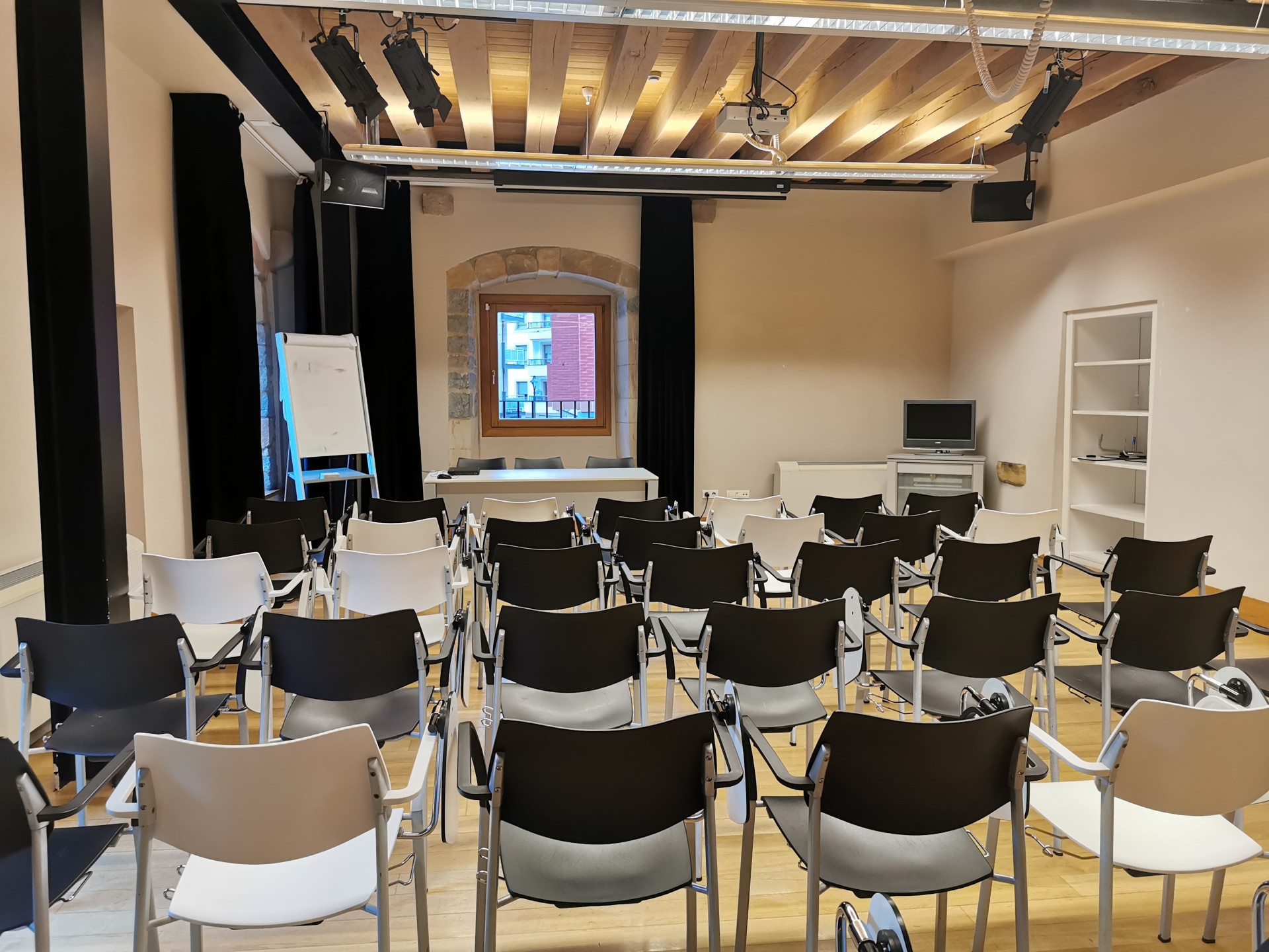 Imagen de la sala de audiovisuales de Lobiano Kultur Gunea