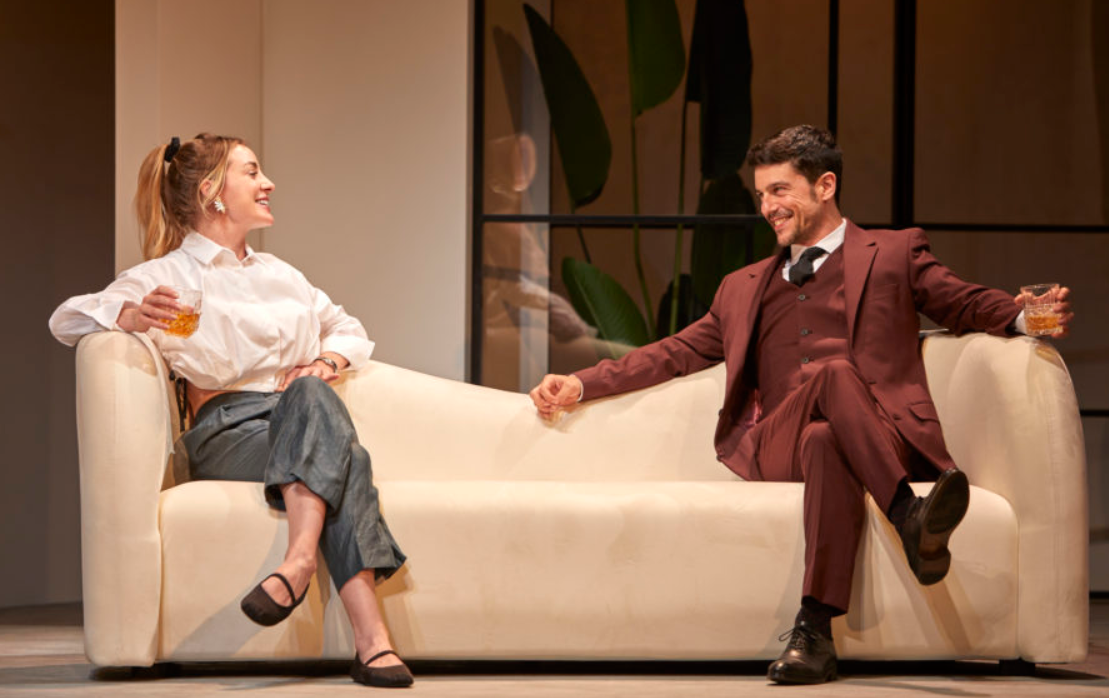 Ángela Cremonte y Alejo Sauras en un momento de la obra de teatro