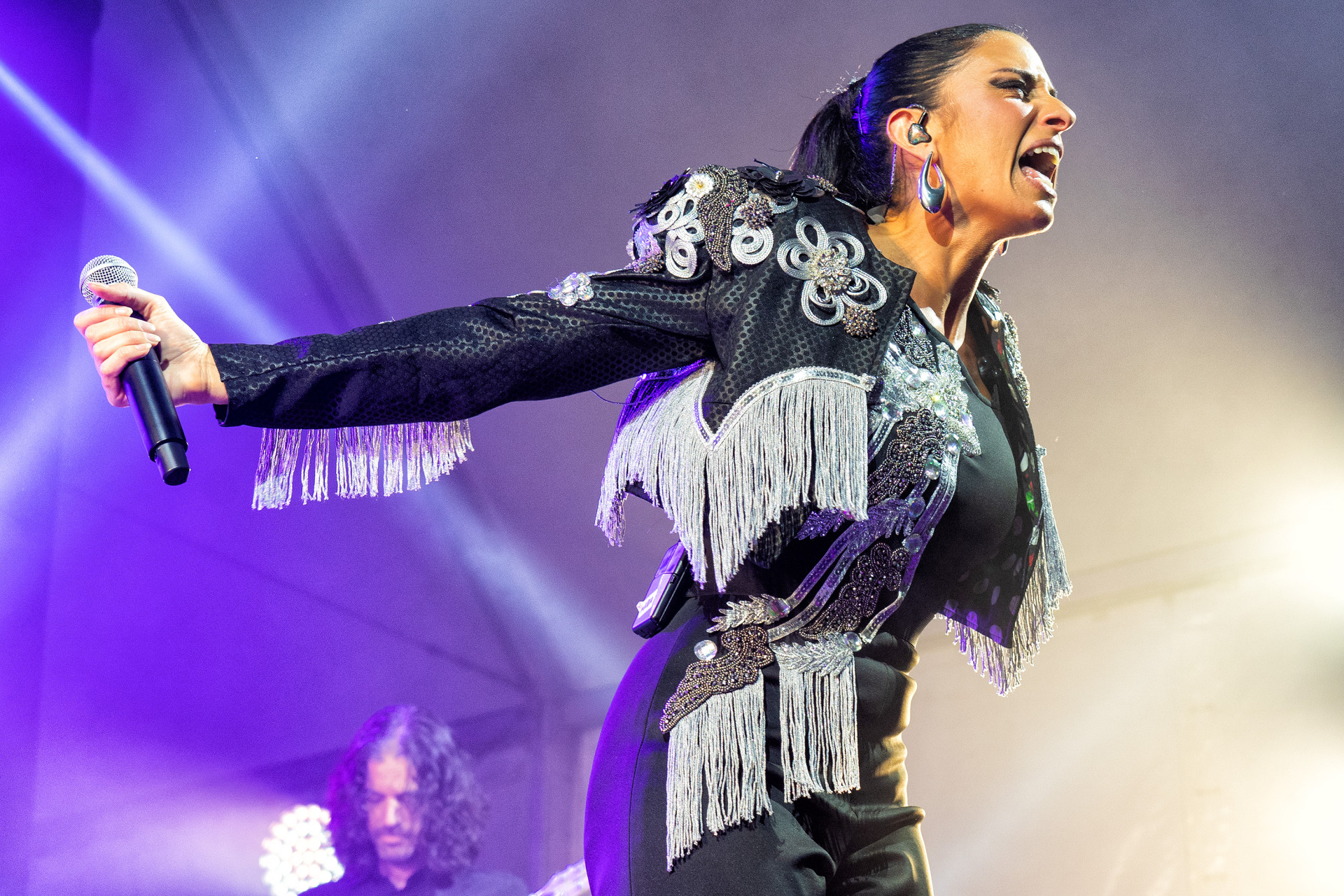 La cantante malagueña María Peláe en los Santiagos de Ermua | María Peláe abeslari malagarra Ermuko Santixauetan