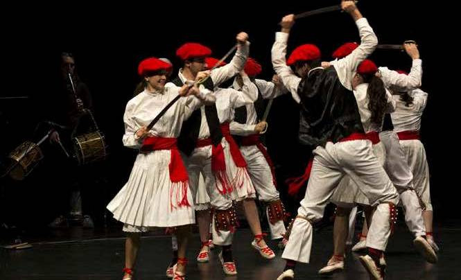 Fotografía del grupo de danzas Txindurri