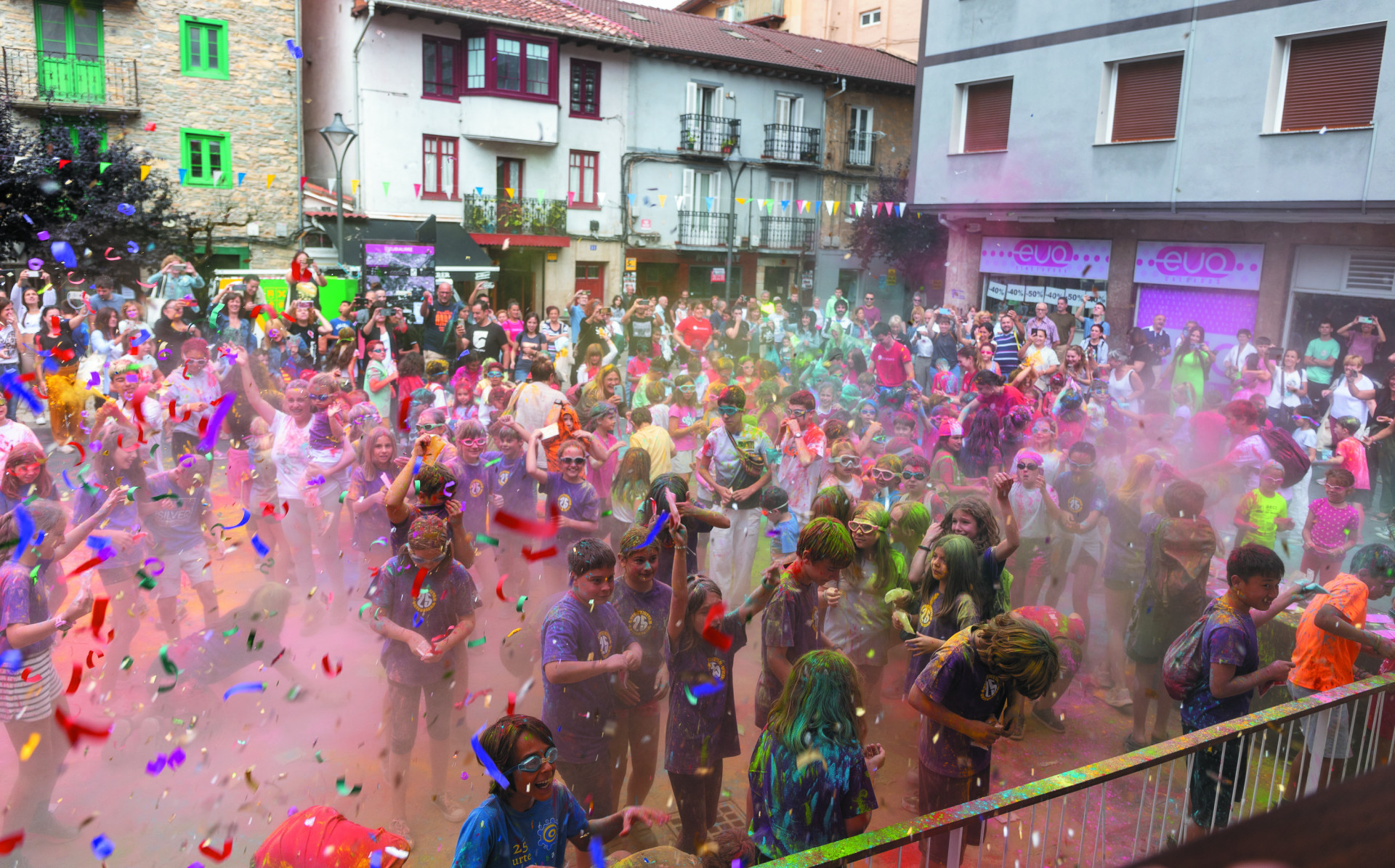 Hauts eta serpentin koloretsuak