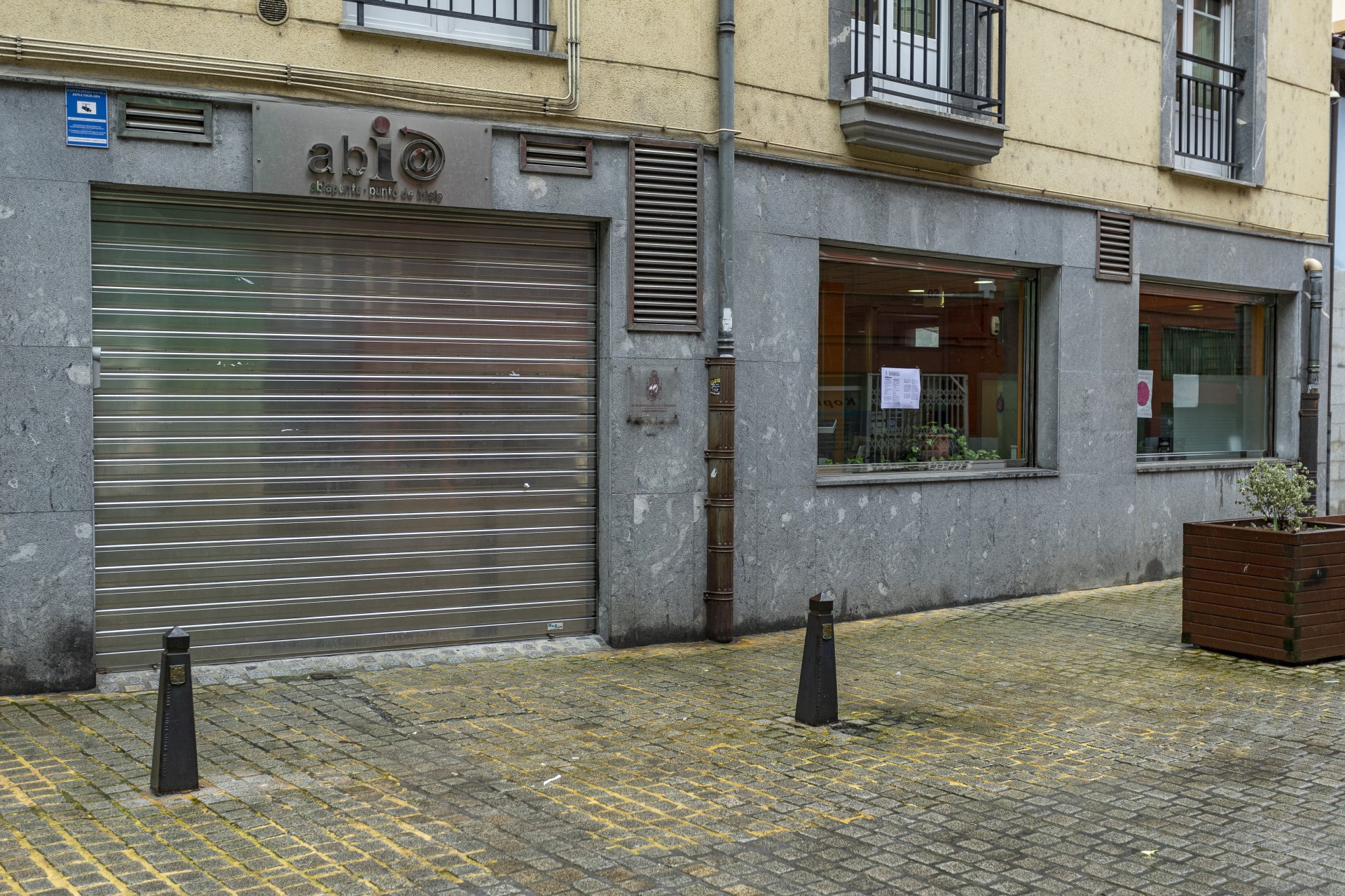 Abiapuntu con la puerta cerrada