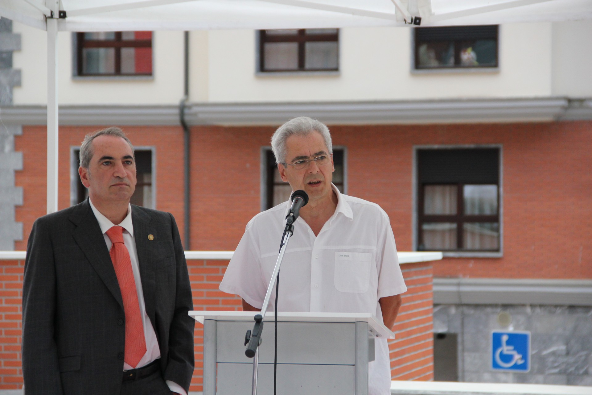 Acto de inauguración de 102 VPOs en Abeletxe de Ermua (Bizkaia)