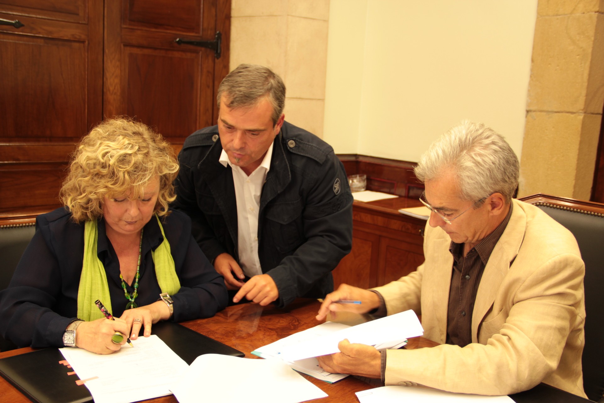 Acuerdo marco colaboración Ayuntamiento y asociaciones de Comercio y Hostelería de Ermua