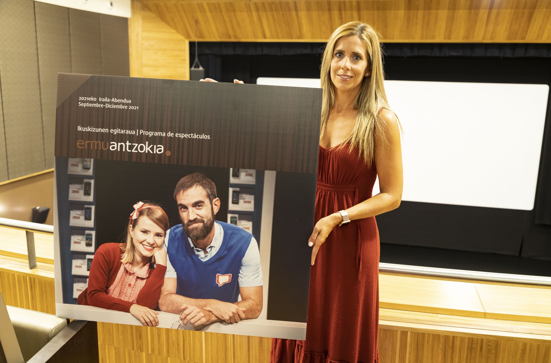 Beatriz Gamiz presenta la portada de la programación