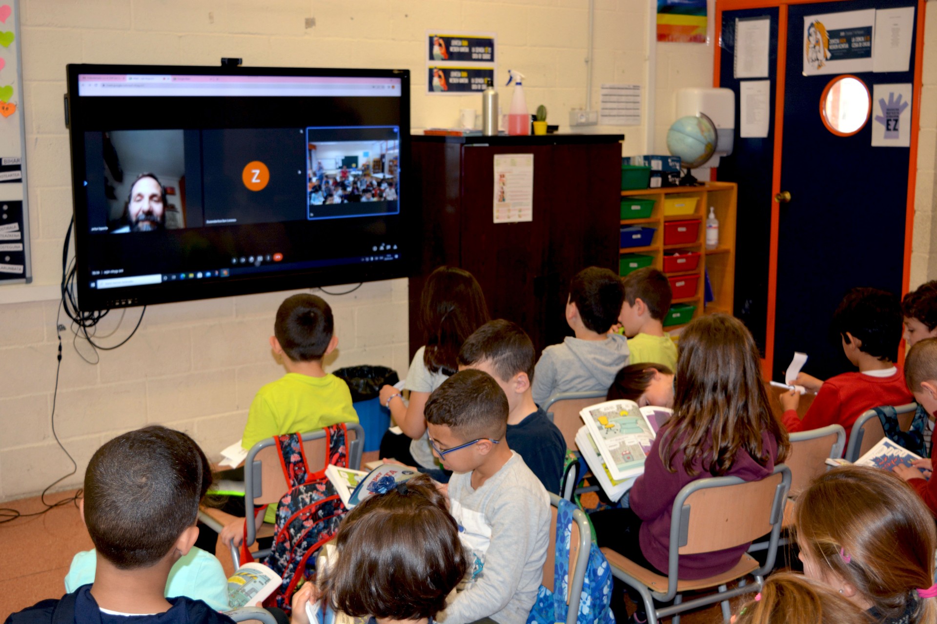 Bideokonferentzia egilearekin