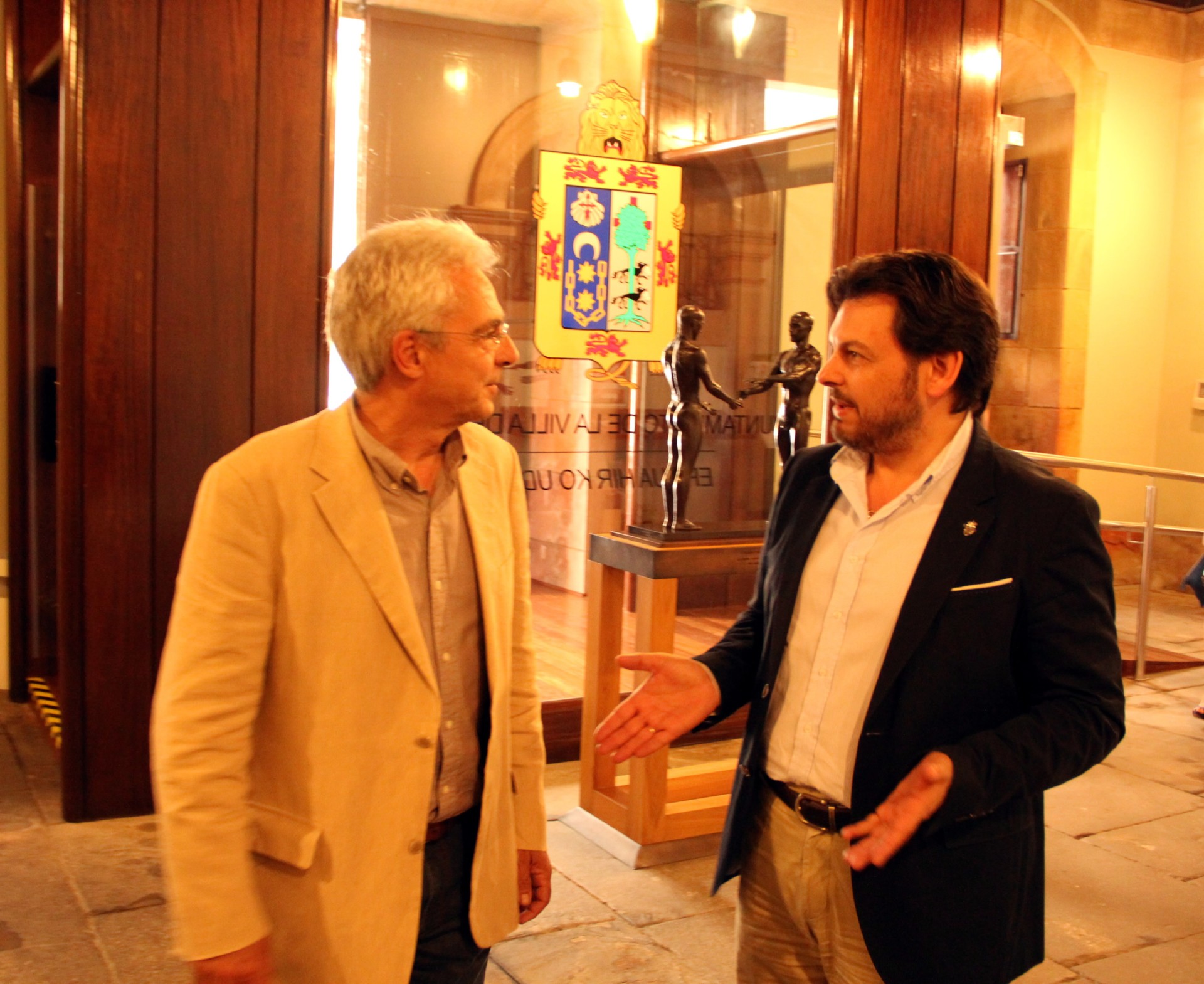 Bienvenida en el hall de entrada