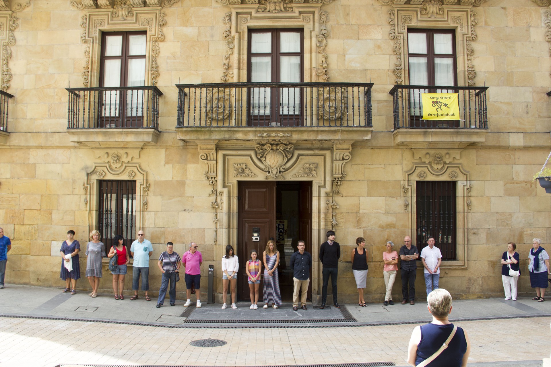Concentración silenciosa en el Ayuntamiento de Ermua Concentración silenciosa en el Ayuntamiento de Ermua