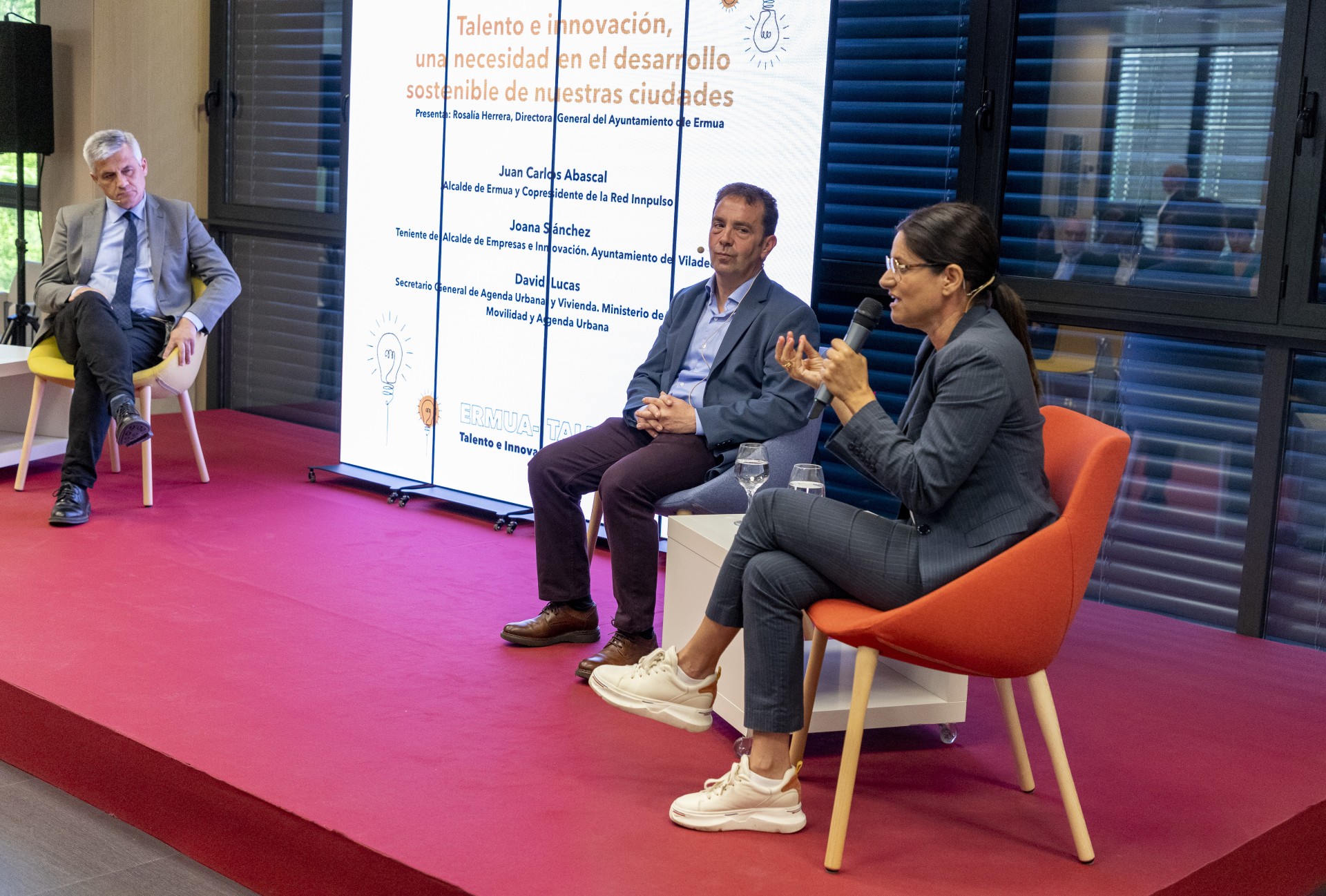 David Lucas, J. Abascal y Joana Sánchez abre con la bienvenida