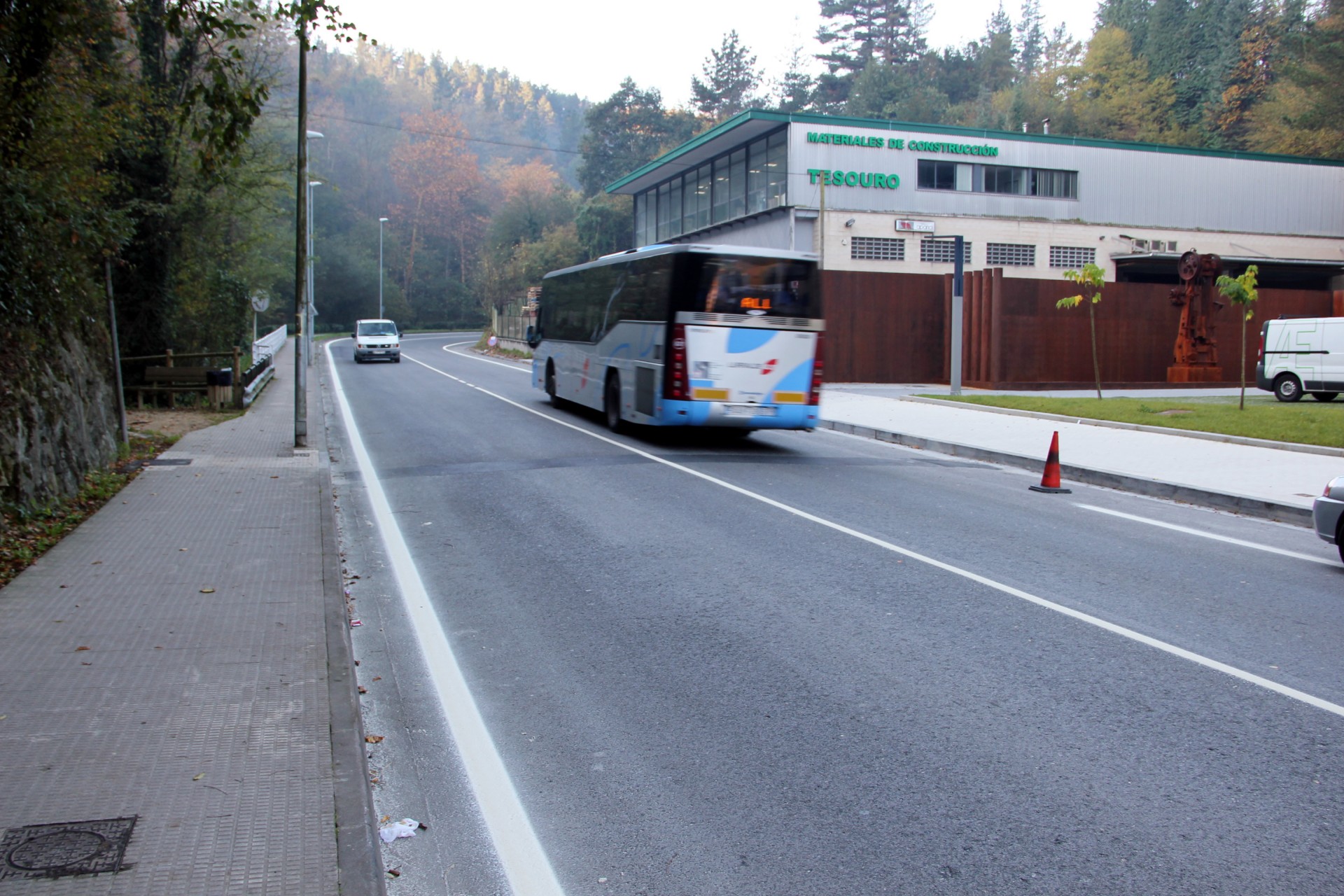 Detalle de las marcas vial lateral