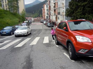 Detalle de un paso de cebre en Ongarai