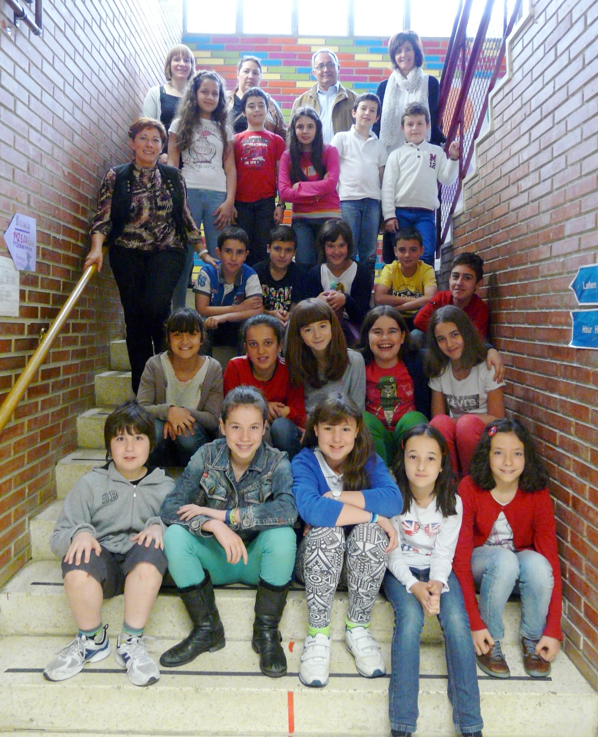 El aula ganadora en las escaleras del centro