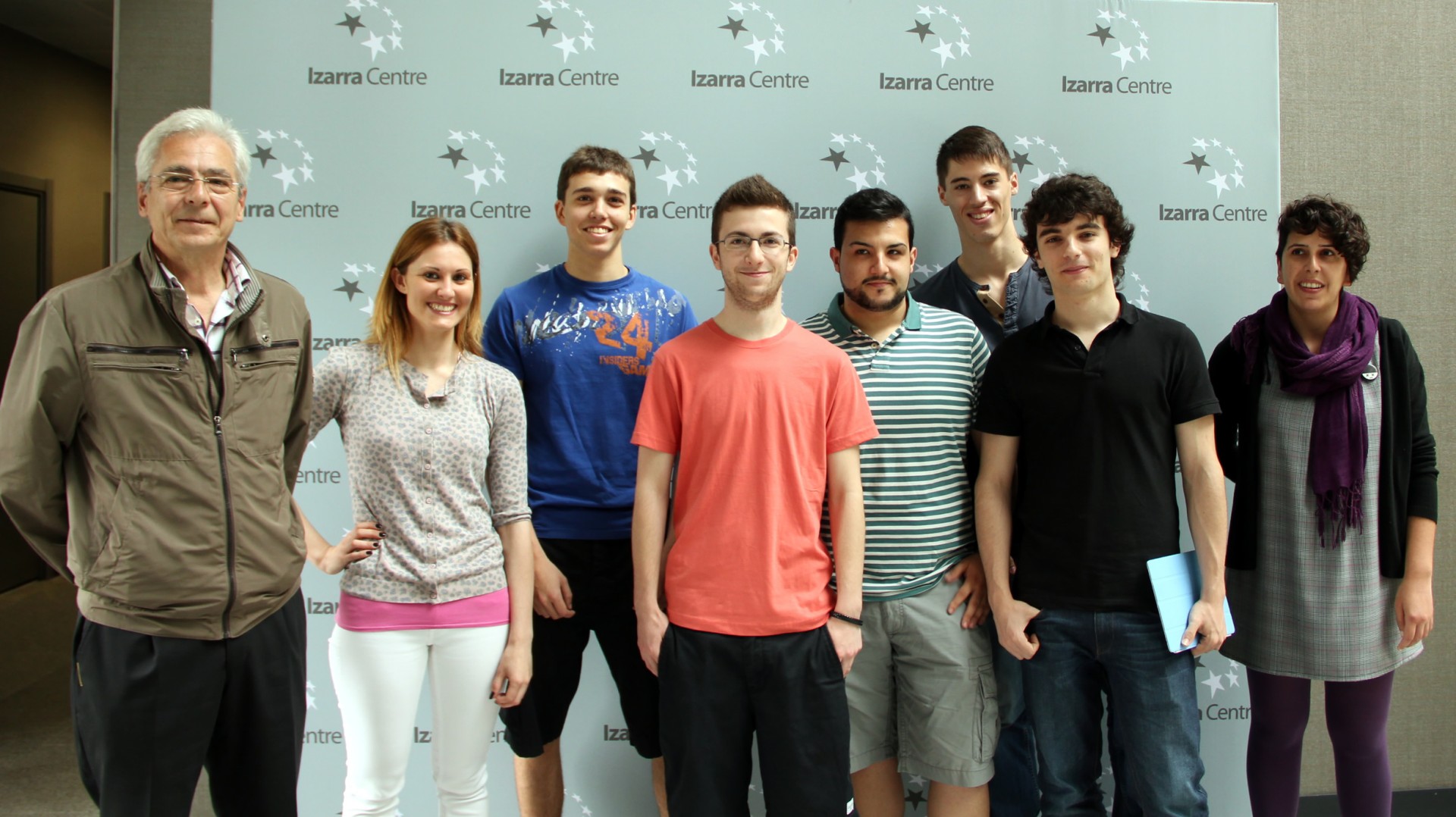 El grupo en el photocall de Izarra