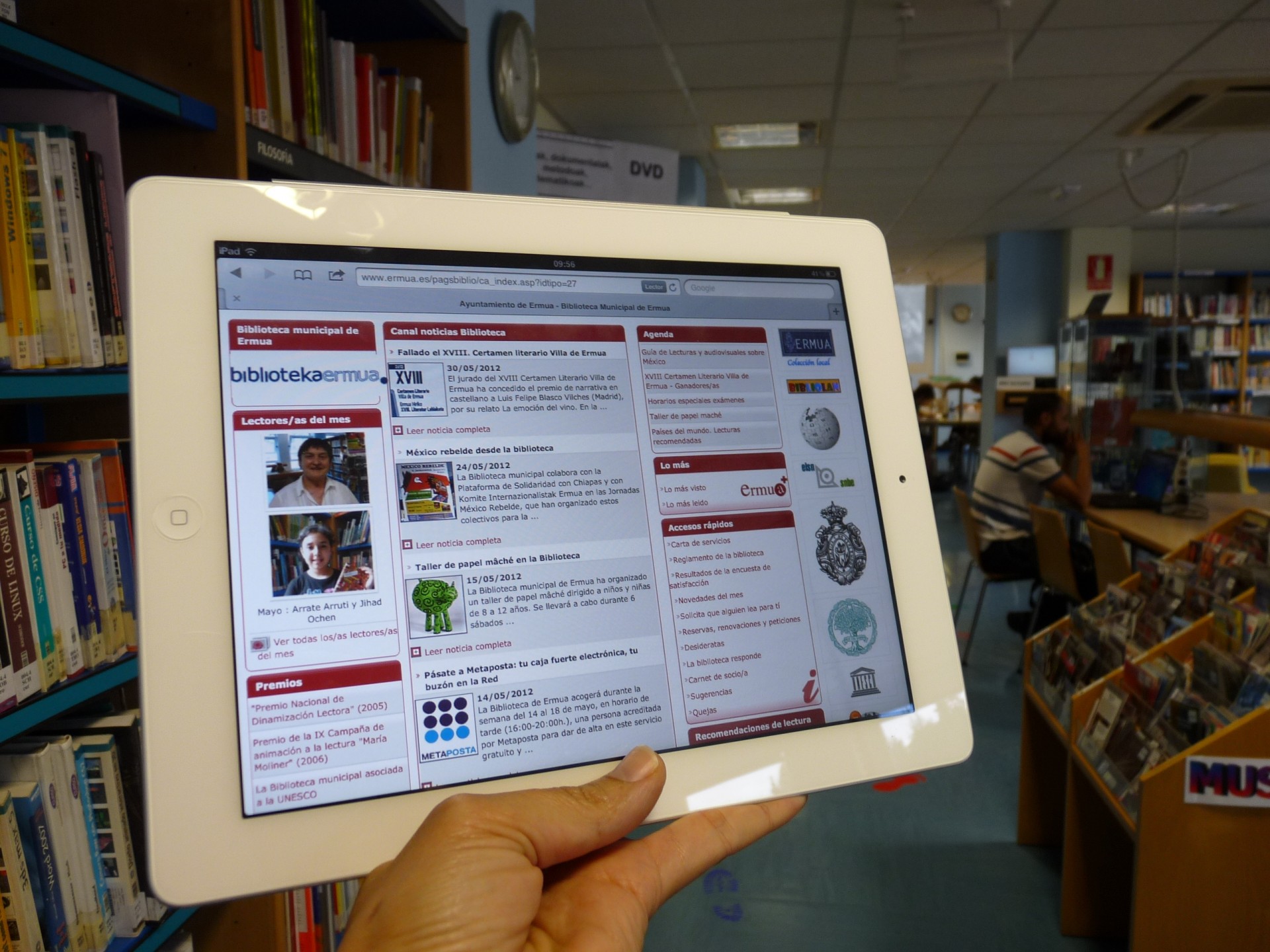 El microsite de la biblioteca municipal en uno de los iPad