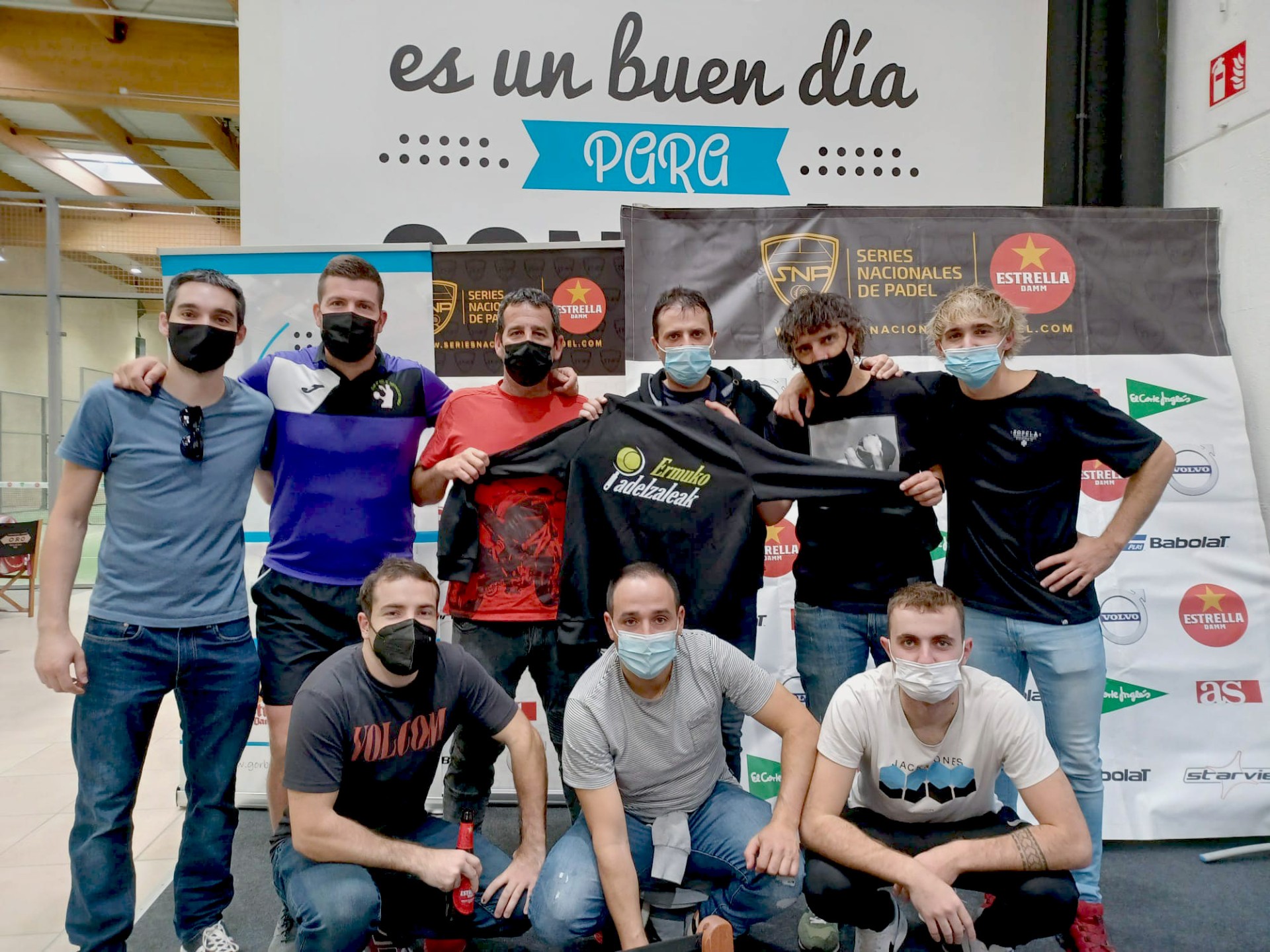 En la foto integrantes del club