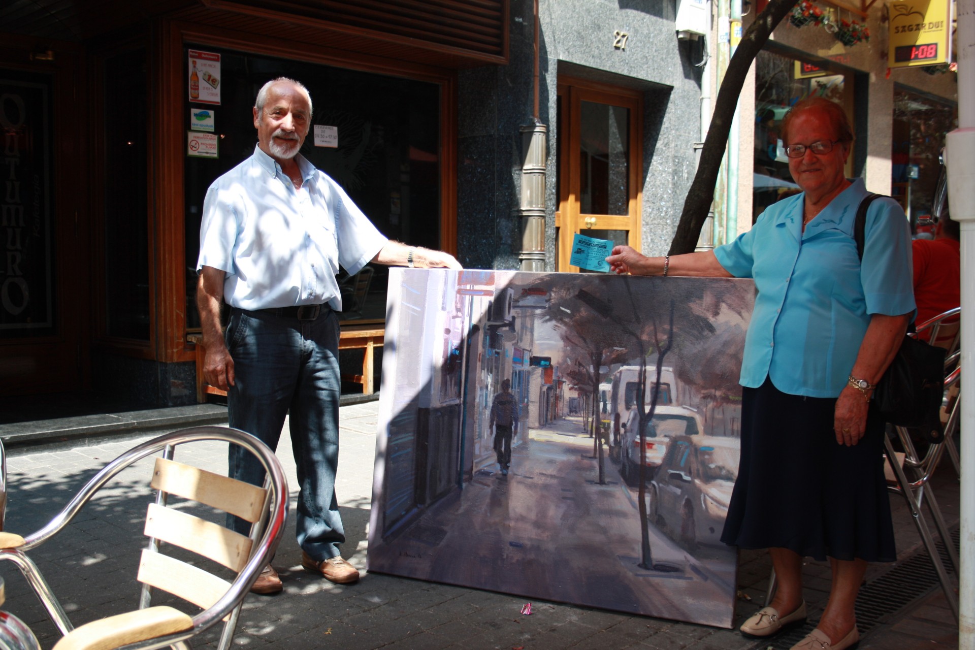 Entrega del cuadro al 2º premio sorteado por Mugartea