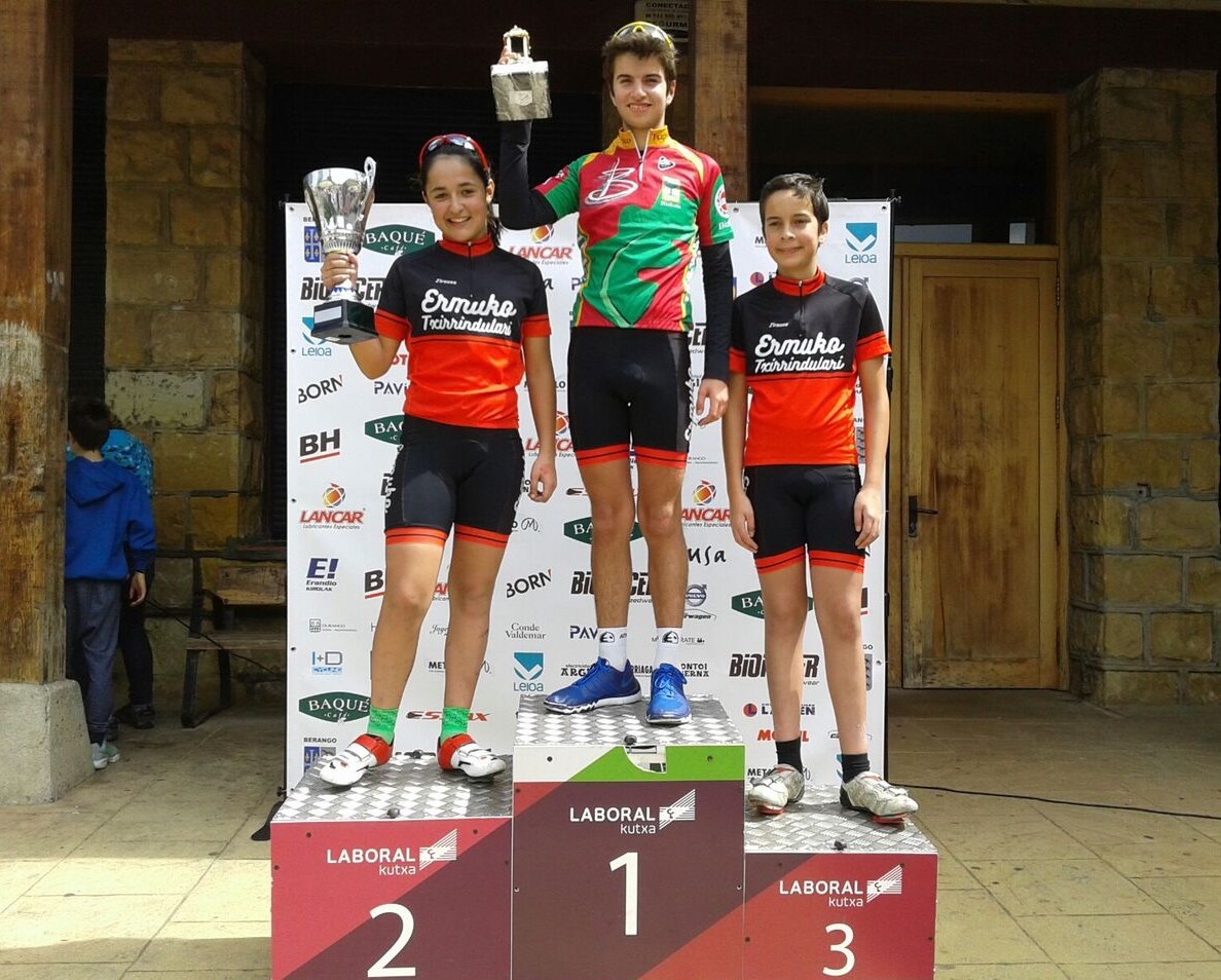 Ermuarras en el podium de Berango, en la ruta Bizkaia 2017 Ermuarras en el podium de Berango, en la ruta Bizkaia 2017