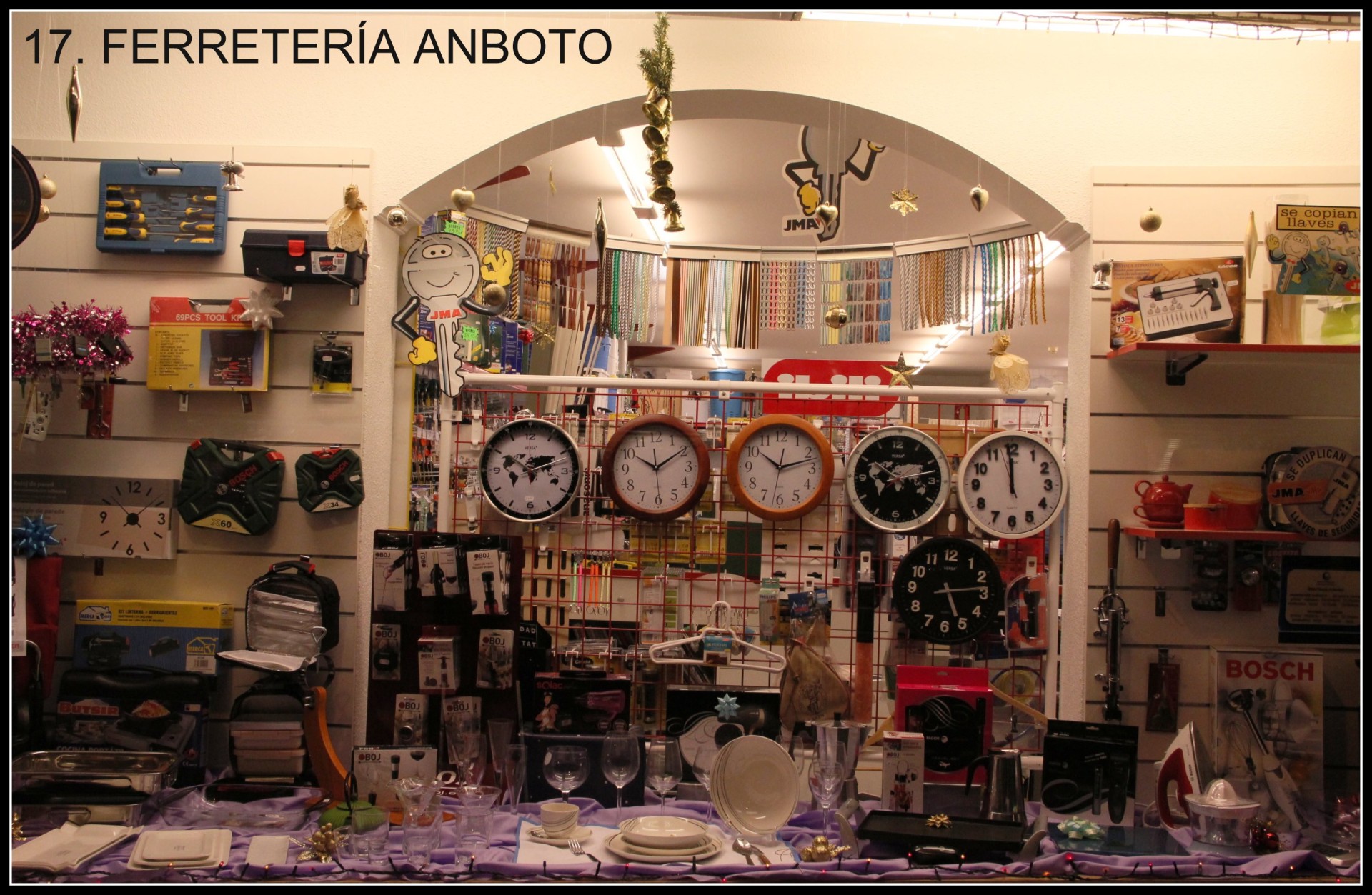 Escaparate de la Ferretería Anboto