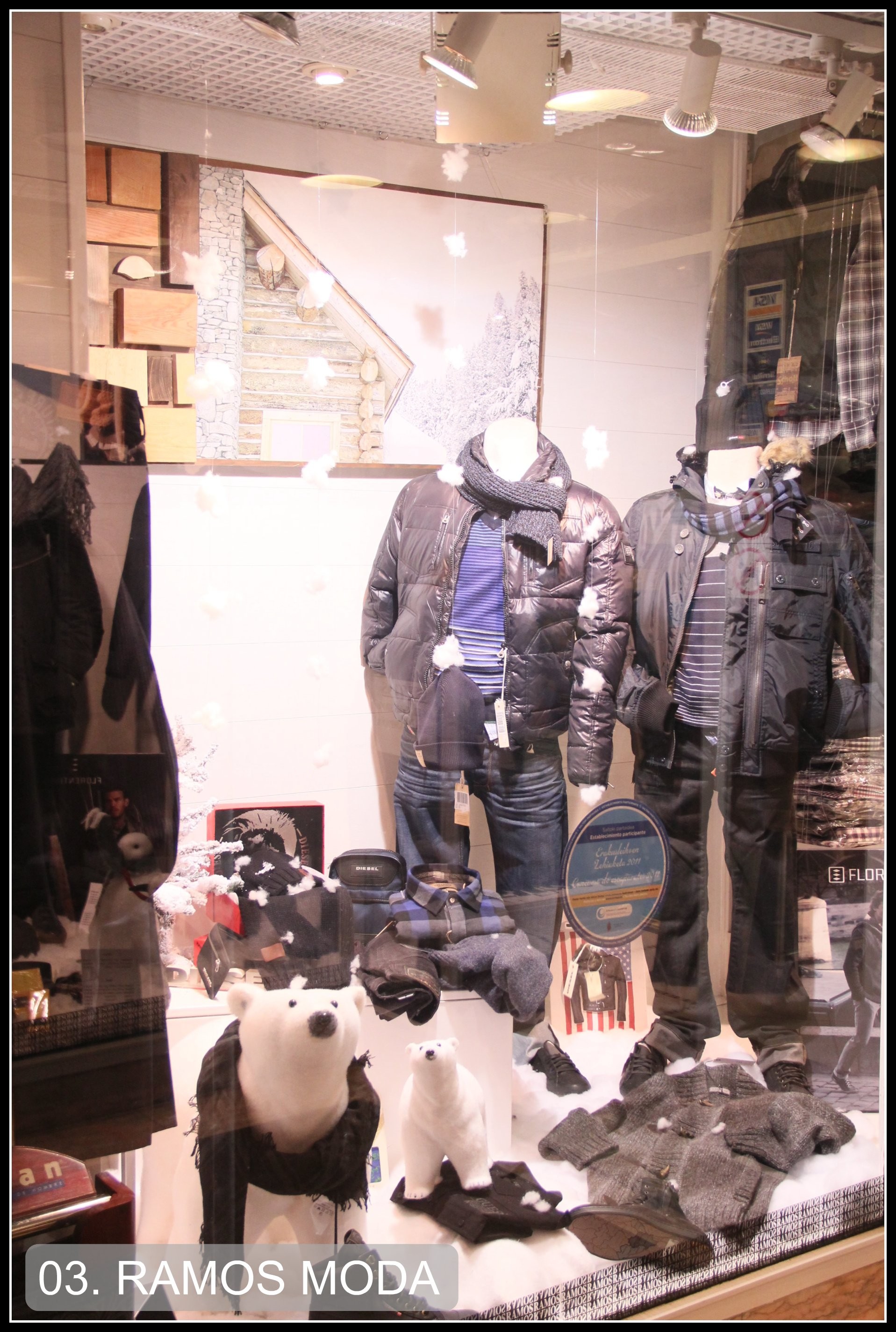 Escaparate del comercio Ramos Moda