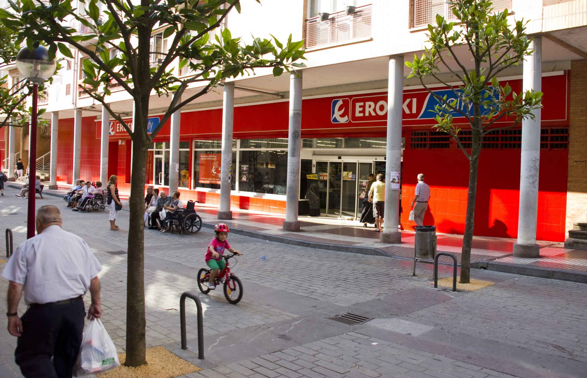 Fachada exterior del super City en Ermua Fachada exterior del super City en Ermua