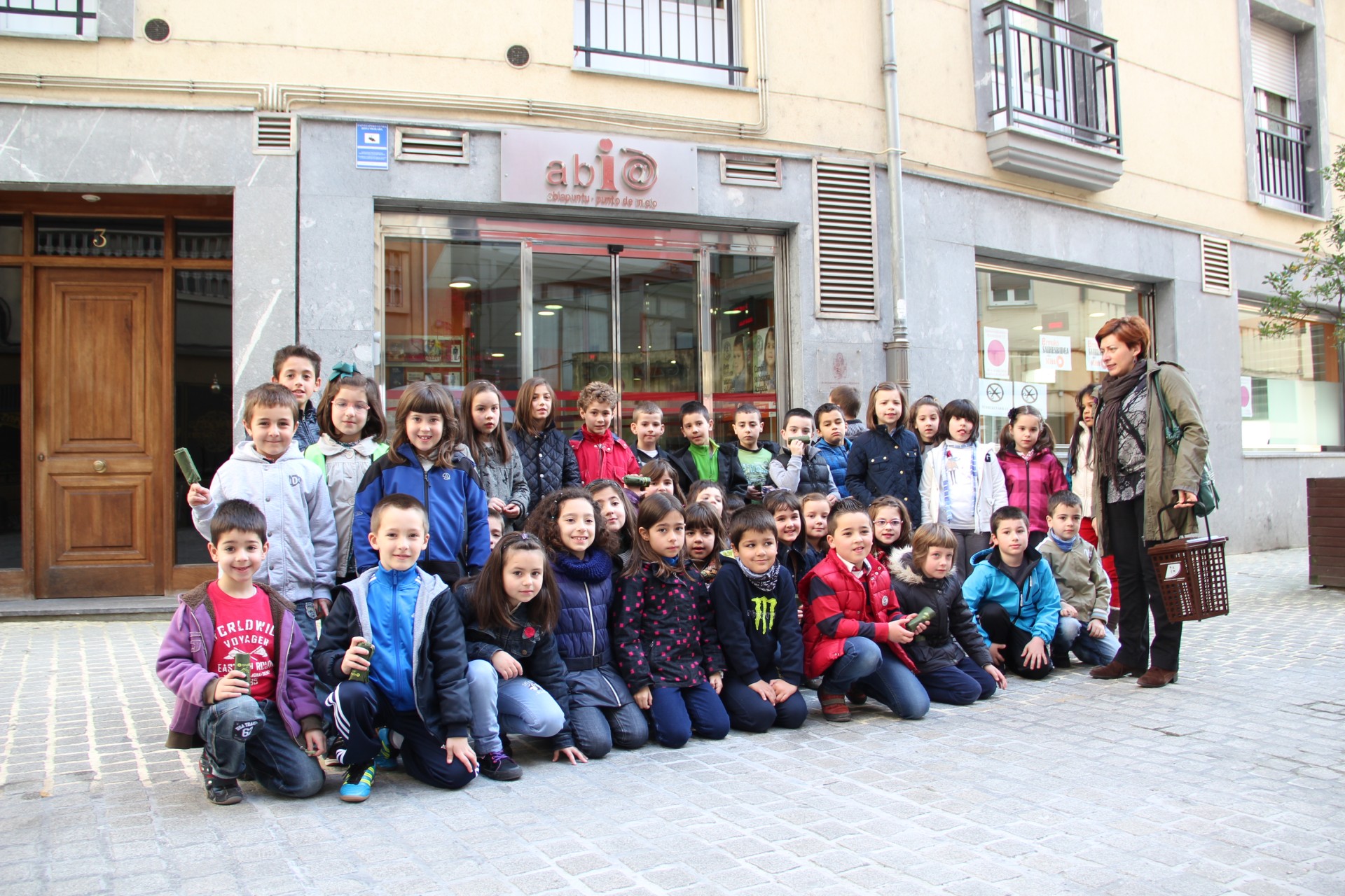 Foto de familia del alumnado de Eskolabarri