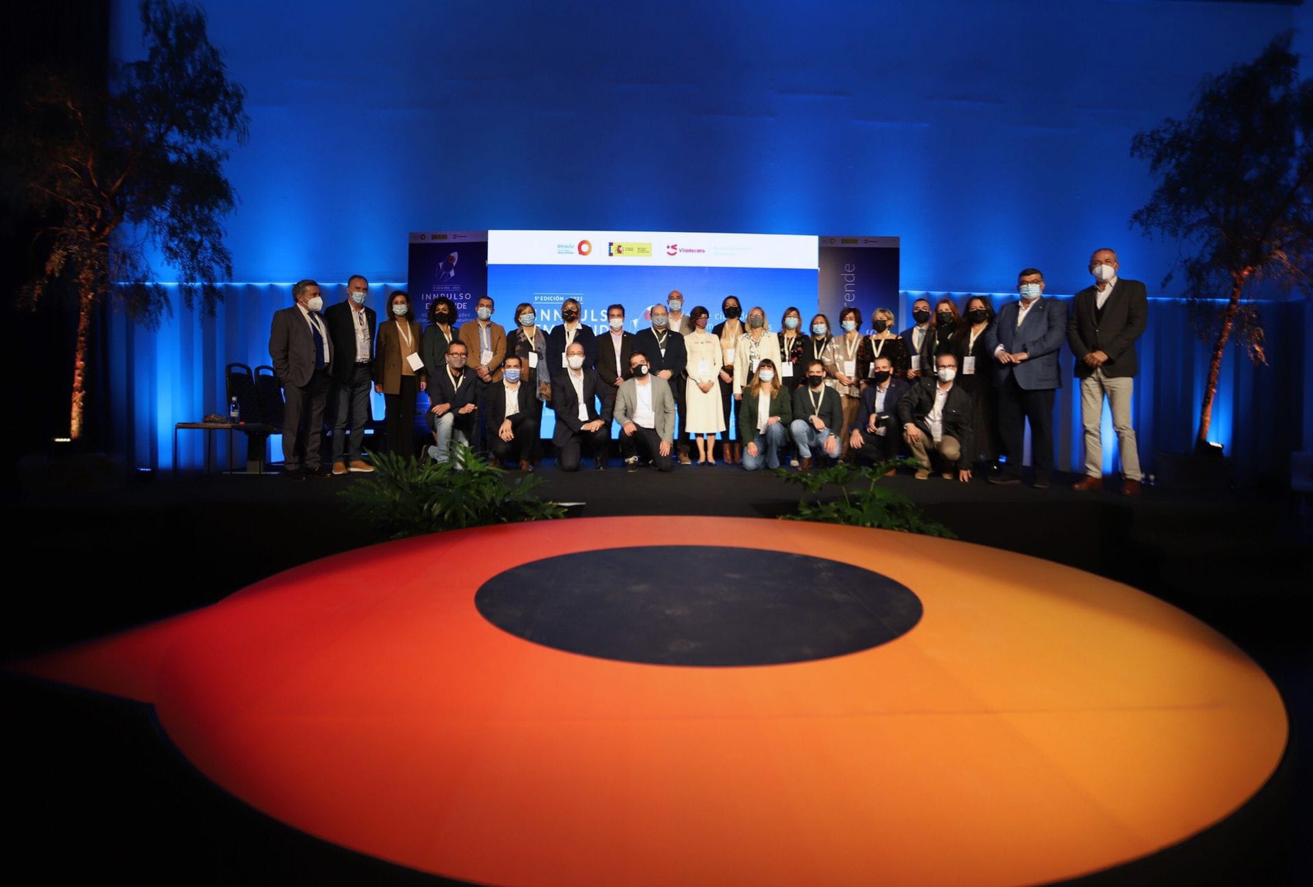 Grupo de asistentes y premiados