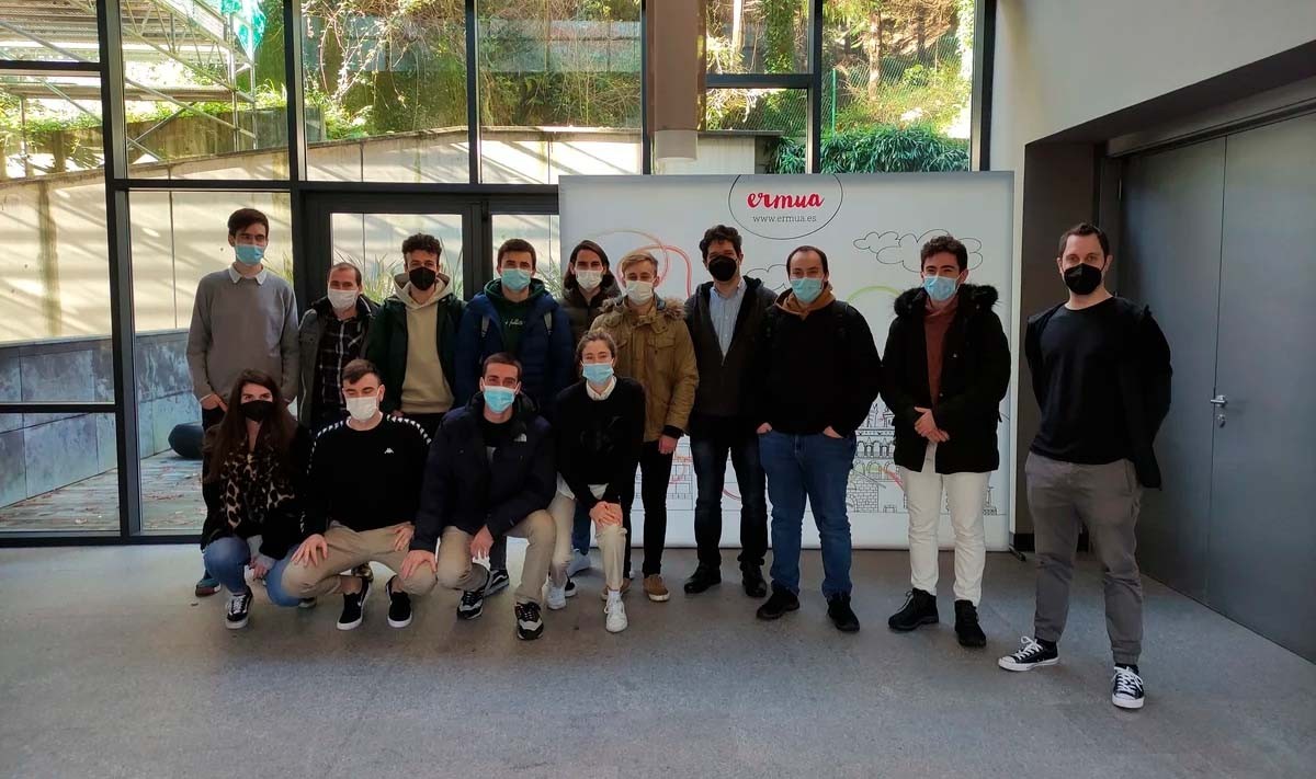 Grupo de estudiantes IMH en Izarra