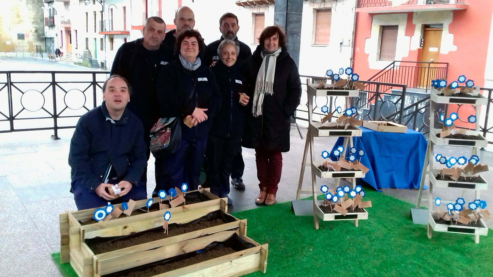 Grupo de trabajadoras/es de la limpieza