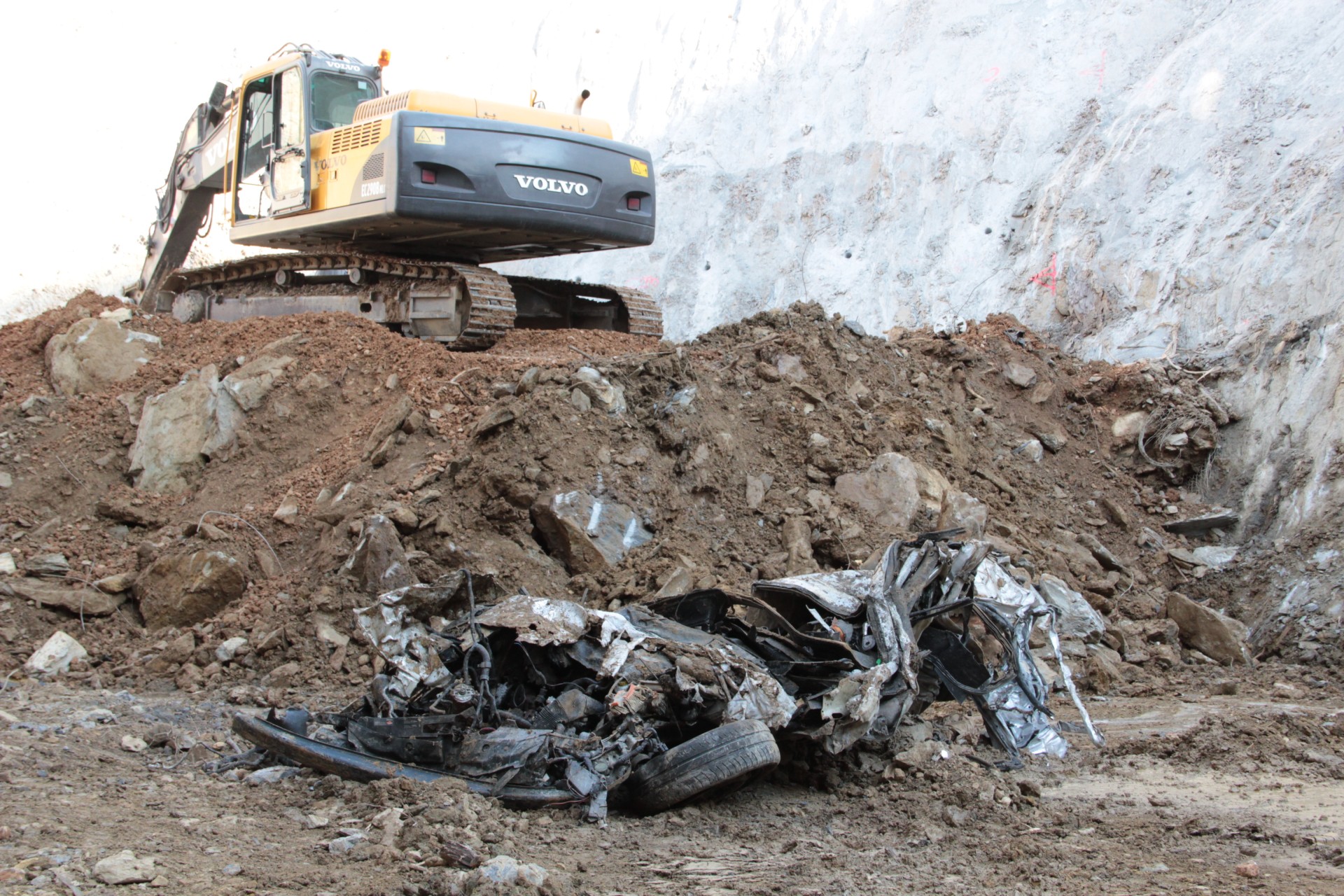 Hallado el último vehículo que fue sepultado en el derrumbe de Sakona
