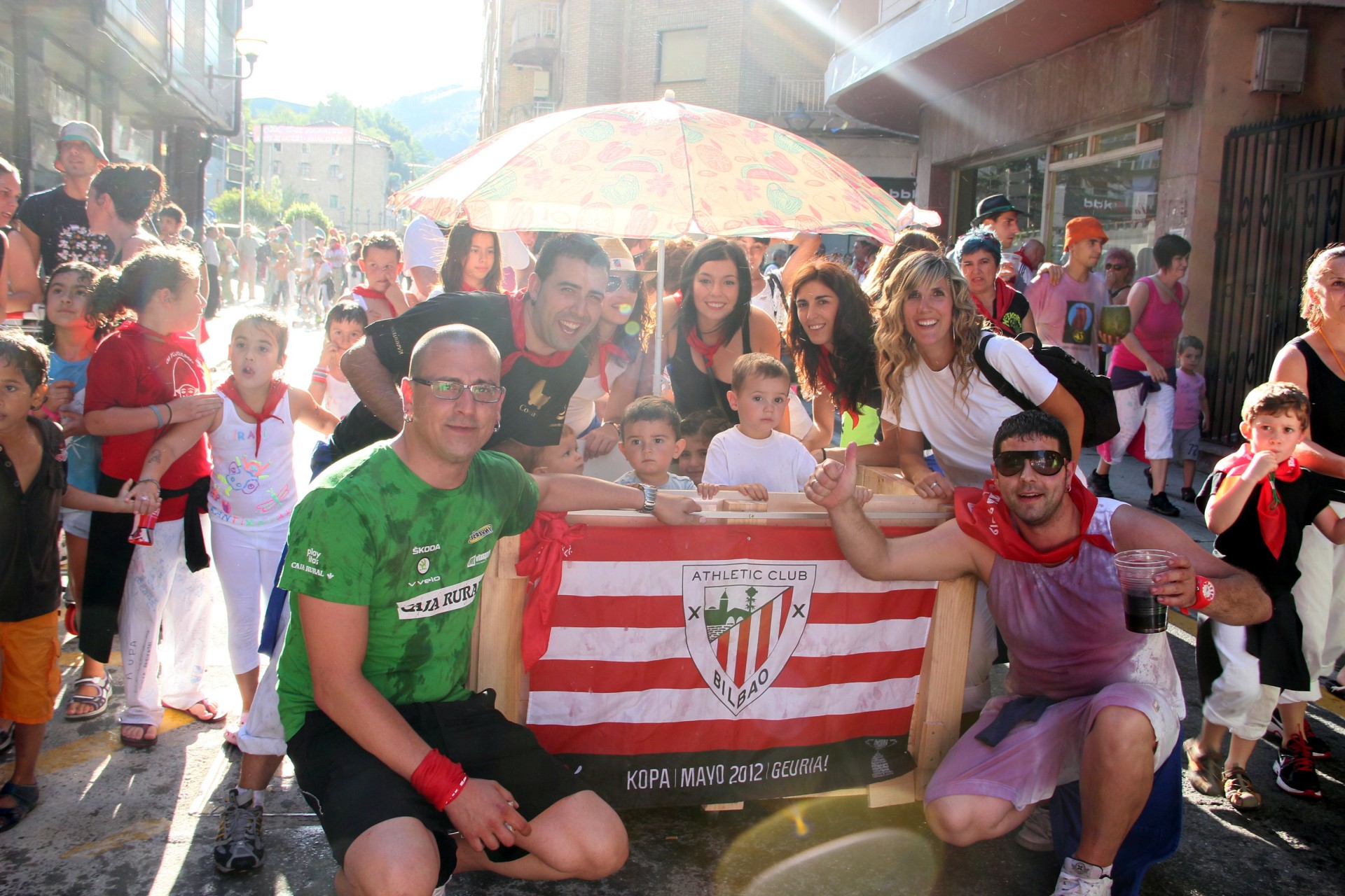 Hasta los/as más pequeños/as disfrutando de la fiesta