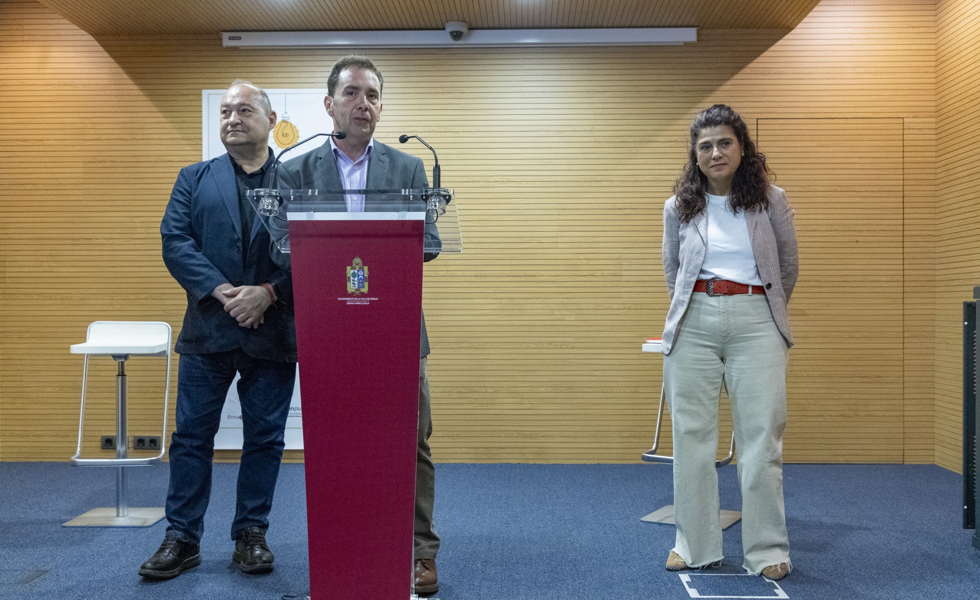 J. C.Abascal anfitrión