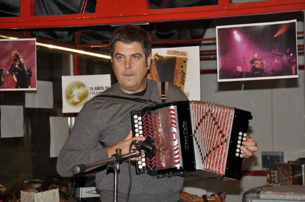 Kepa Junkera en el Mercado municipal de Ermua