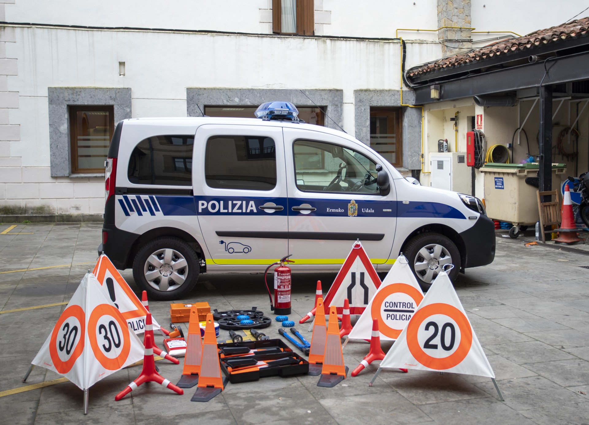 La Policía Local estrena su primer coche 100% eléctrico