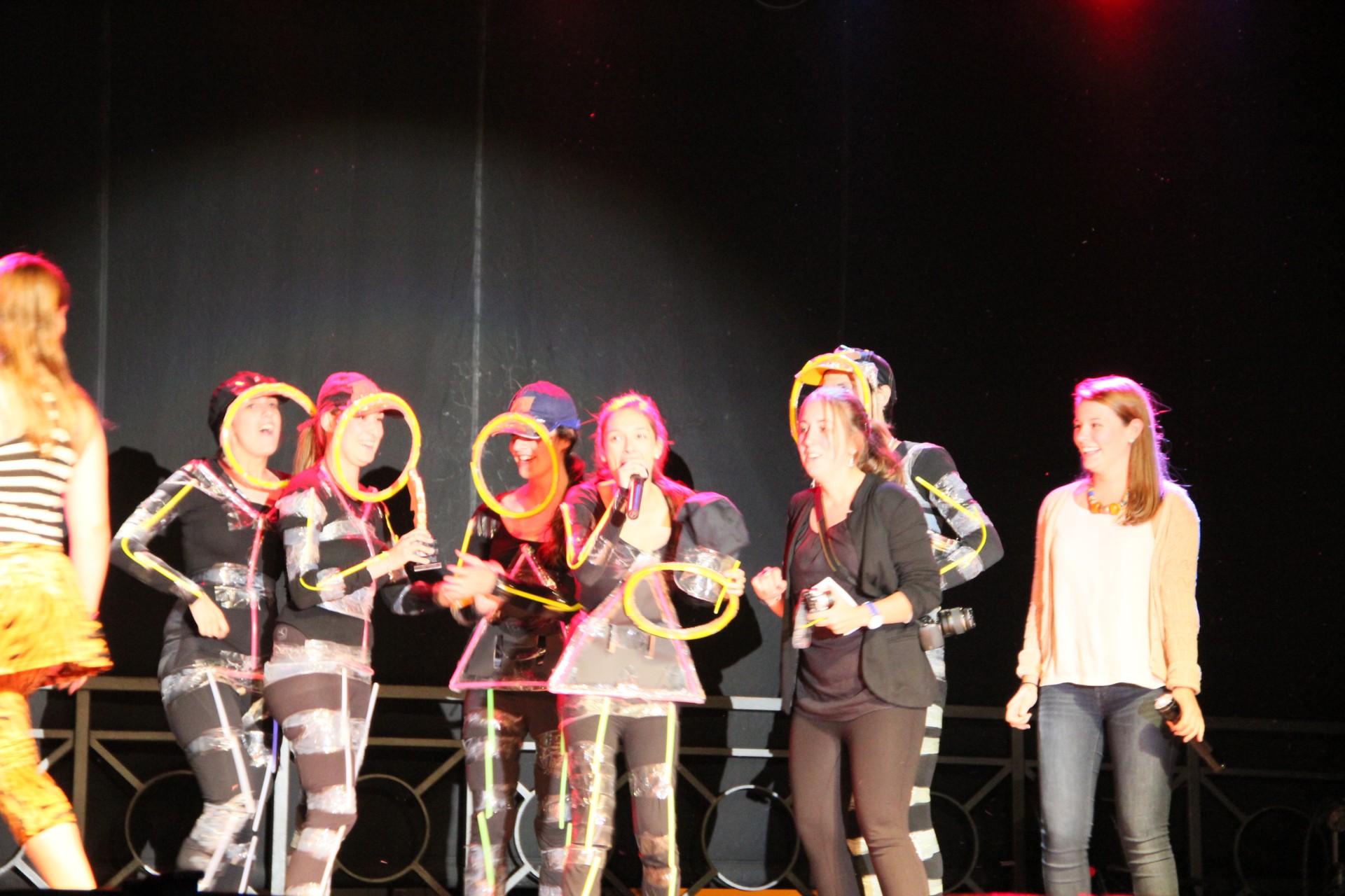 La txaranga Axolagabeak recogiendo el primer premio