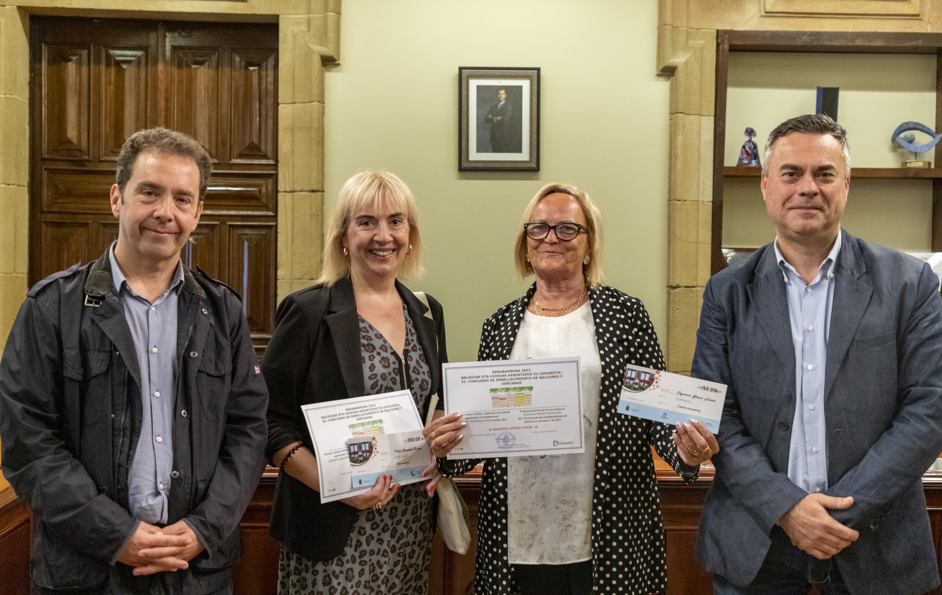 Las premiadas junto al alcalde y al Tte. de Alcalde