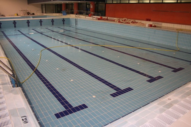 Llenado de la piscina cubierta