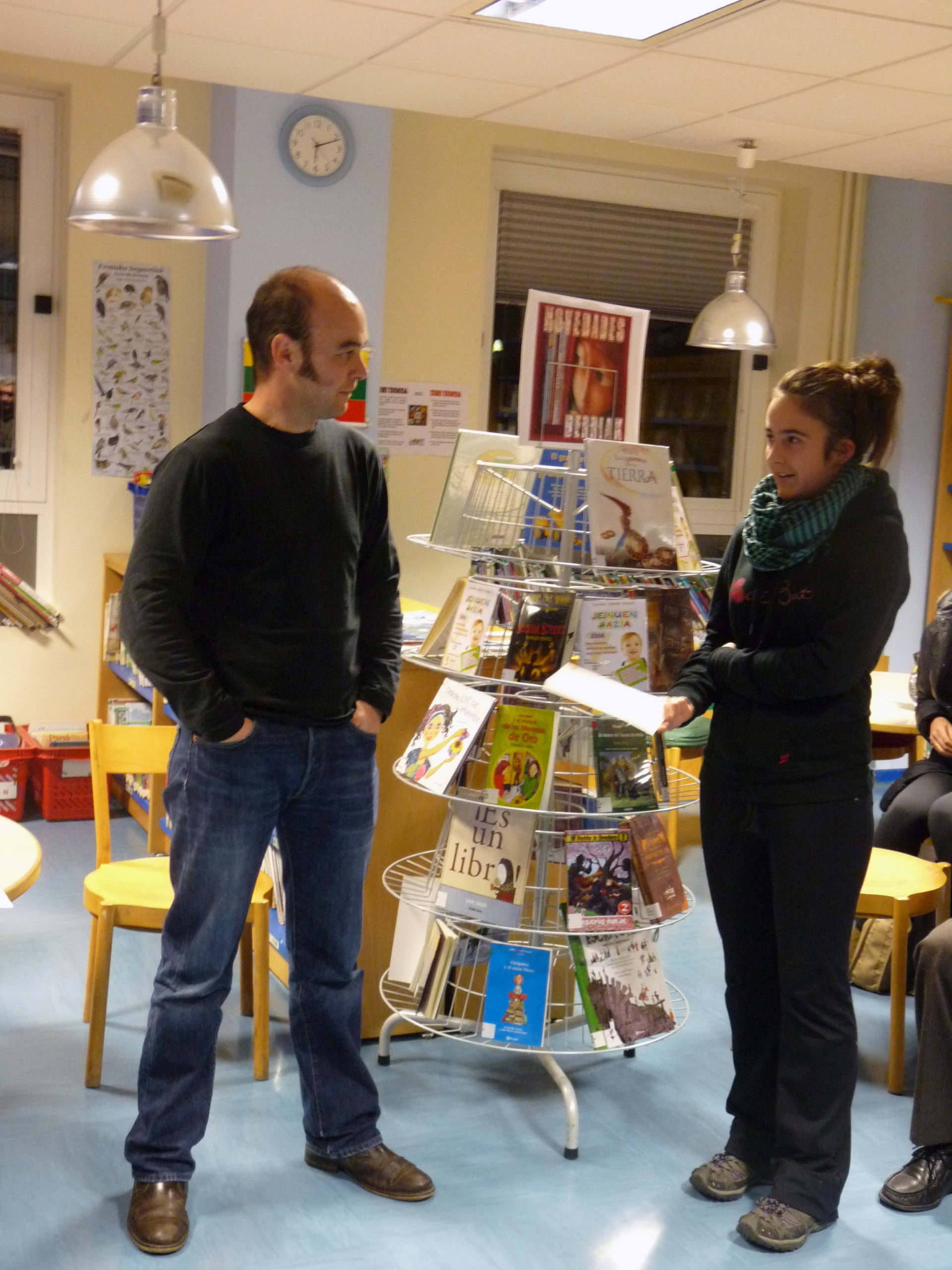 Maddi Gorrotxategi recibiendo su premio