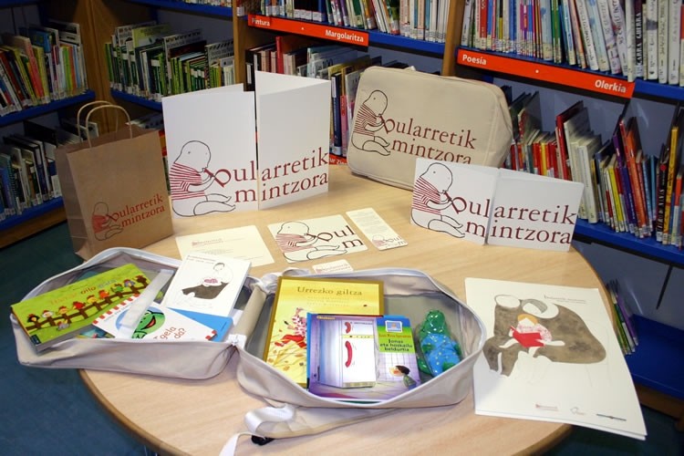 Material que se incluye en la campaña 'Bularretik Mintzora'